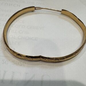 Vintage 14K adjustable Gold Bangle Bracelet. Little scratch & dent due to age